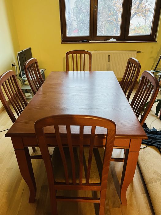 Трапезна холна маса