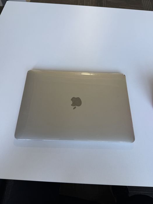 Продам MacBook M1 8/256