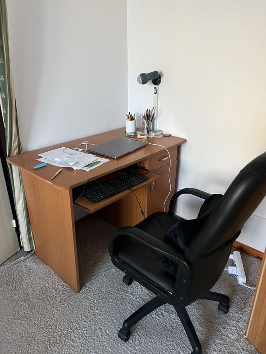 Birou + scaun ergonomic