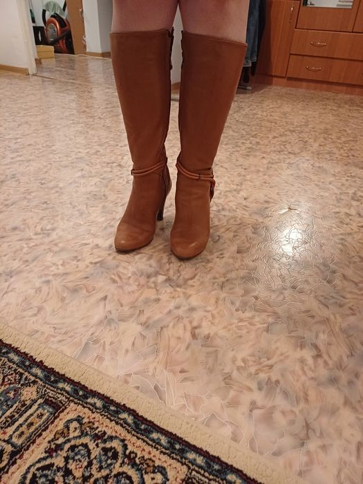 Аяқ киімдер сатылады