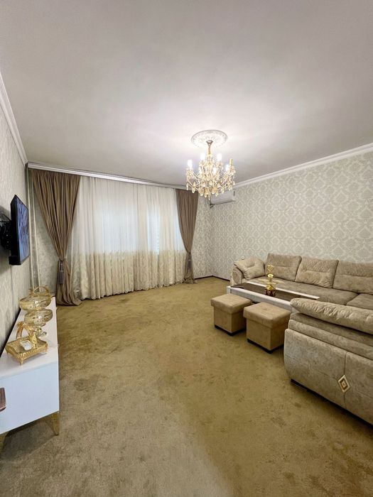 Maksim Goʻrkiy metro oldida kvartira bor