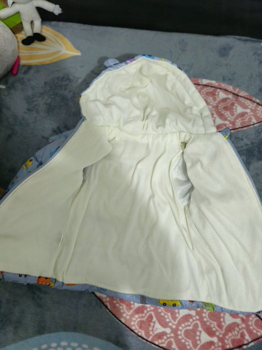 Geacă groasă mașinuțe mărimea 110-116