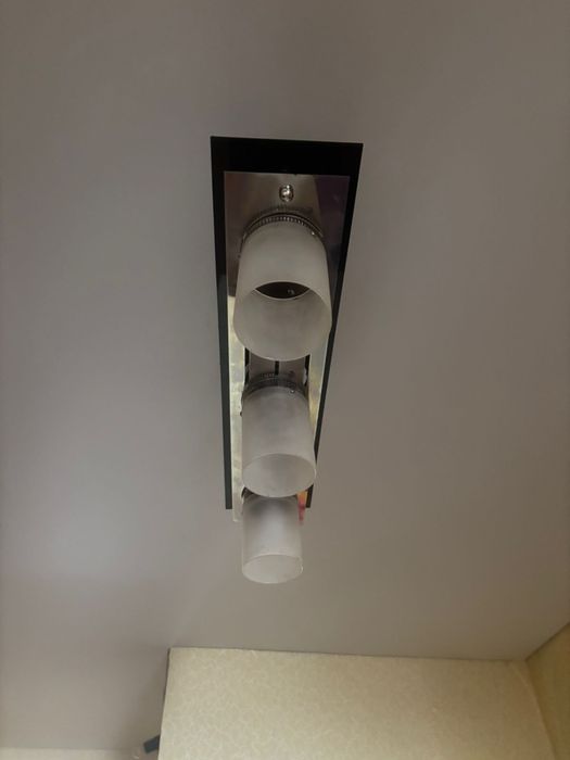 Продам люстры и гардины