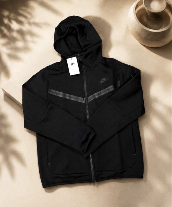 Срочно продам кофту Nike Tech Fleece Black