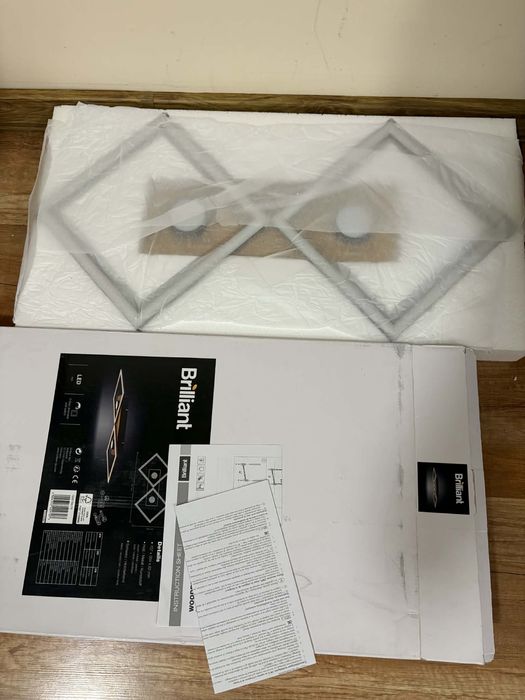 Стилен.   плафон