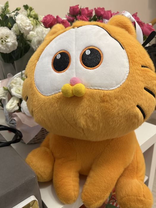 Мягкая игрушка Гарфилд 60 см на каспи стоит 9000 тенге
