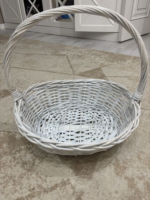 Корзины новыйе для тойбастара белые