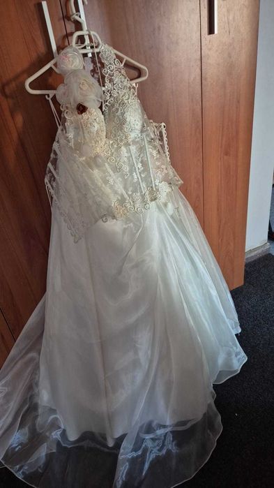 Rochie mireasă prințesă cu jupon/crinolină – stare foarte bună