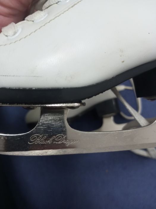 Продам коньки кожаные , для детей