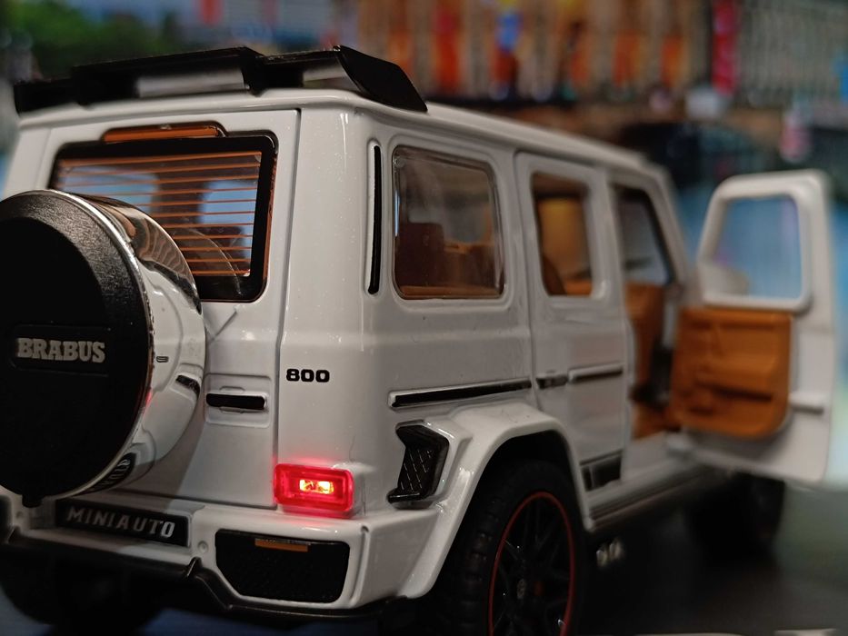 Коллекционная модель Brabus 800 1:32