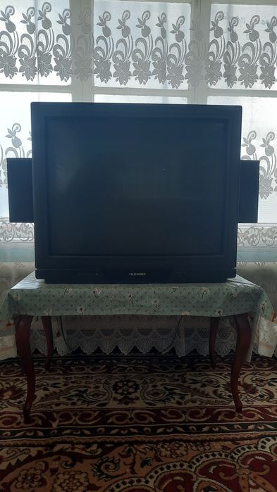 Продаётся цветной Немецкий телефизор TELEFUNKEN с выдвижными колонками