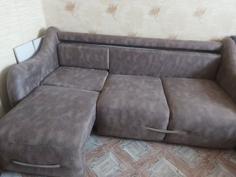 Продам диван почти новый
