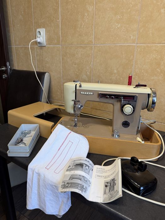 Masina de cusut festonat Ideal coase la gros