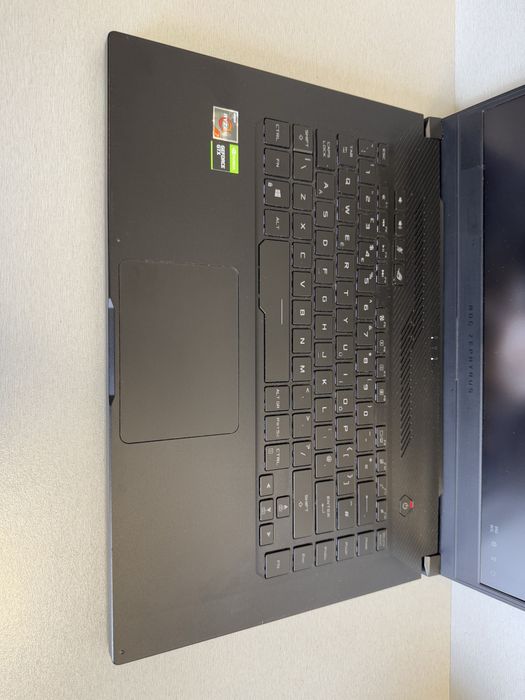 Продавам Asus ROG Zephyrus G15 GA502D