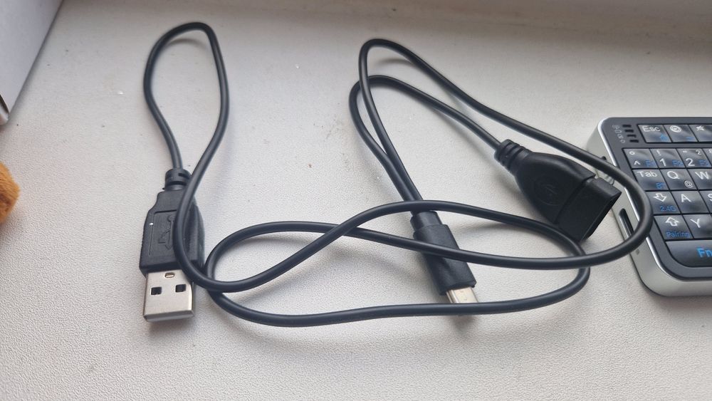 mini tastatură wireless Rii, un dispozitiv multifuncțional de tip 3in1