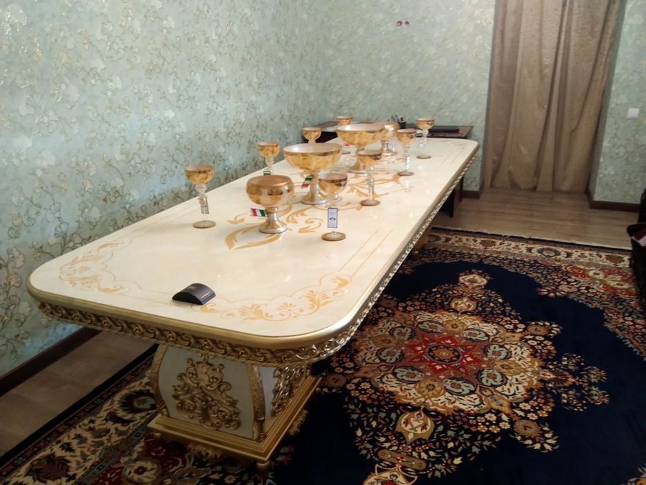 Продается стол новый