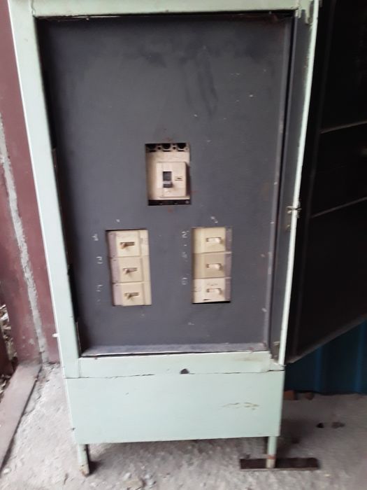 Шкаф распределительный. Б/У.