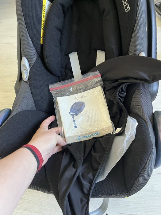 Maxi-Cosi CabrioFix + ISOFIX база EasyFix кошче за новородено– много запазено