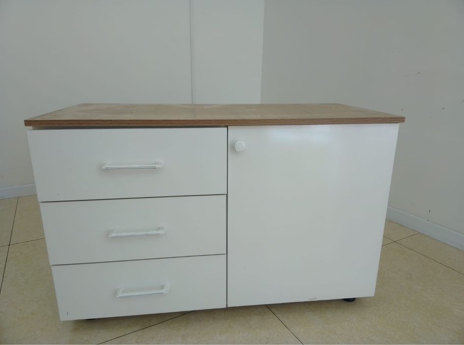 Продается тумбочка