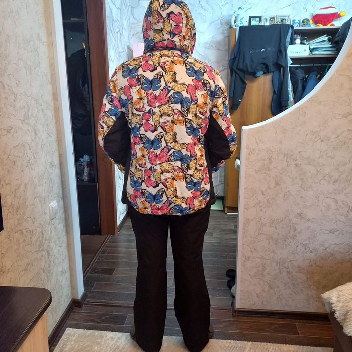 Продам костюм женский