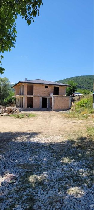 ПРОДАВА :Къща новострояща се с. Стража област Търговище