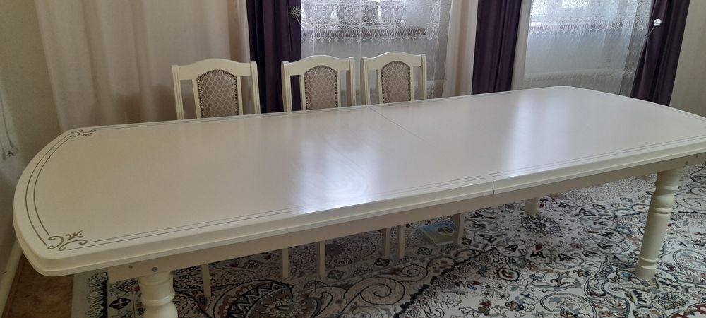 Гостиный овальный  стол