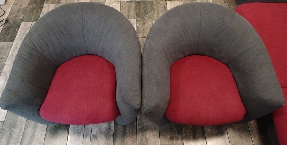 Vand Canapea extensibila + 2 fotolii + 4 perne, totul stare impecabila