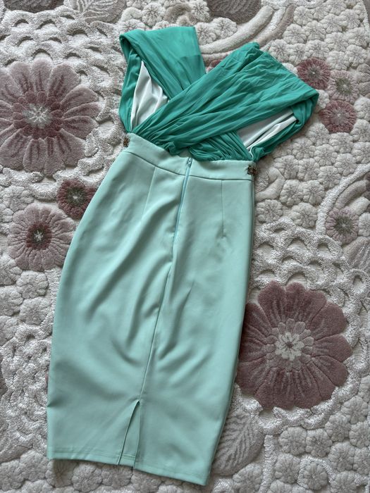 Rochie verde menta,model deosebit!