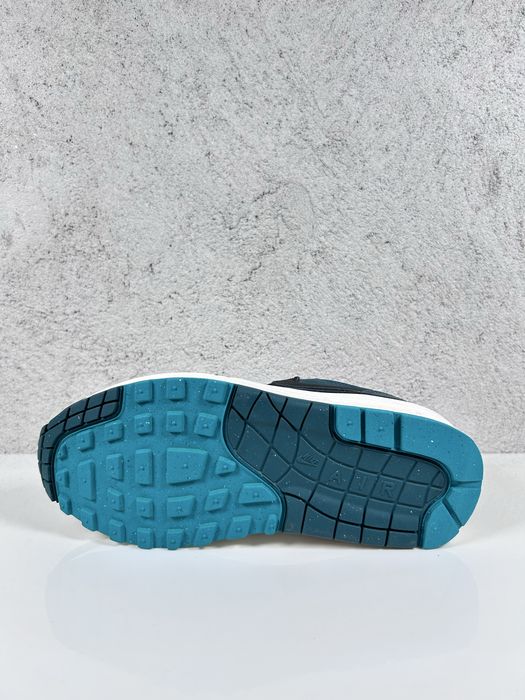 Nike Air Max 1 LeBron James Liverpool F.C.