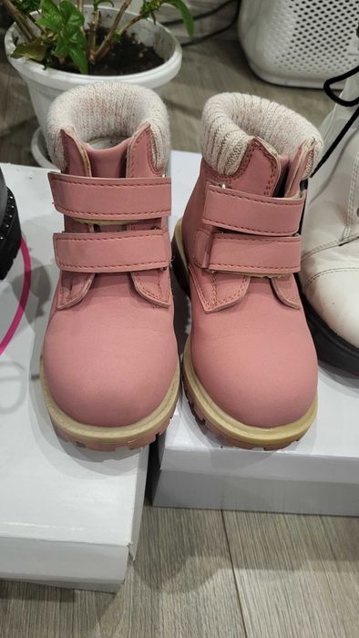 Продавам детски ботушки