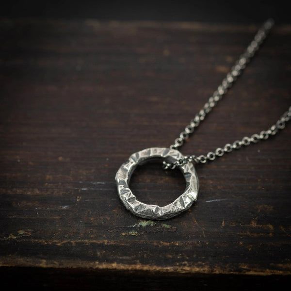 Сребърен медальон 925 „Кръг“ | Мъжки талисман за сила и баланс |