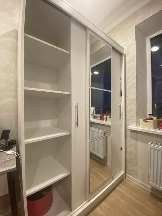 Шкаф белый в отличном состоянии