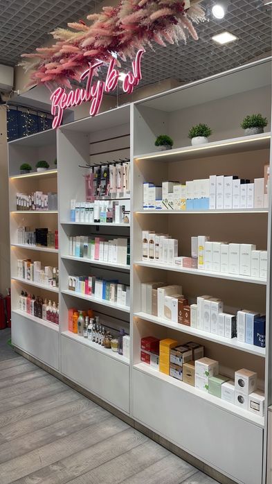 Продам готовую витрину с корейской и европейской косметикой