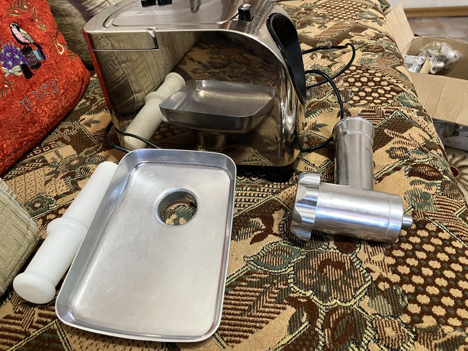 Продам мясорубку на запчасти