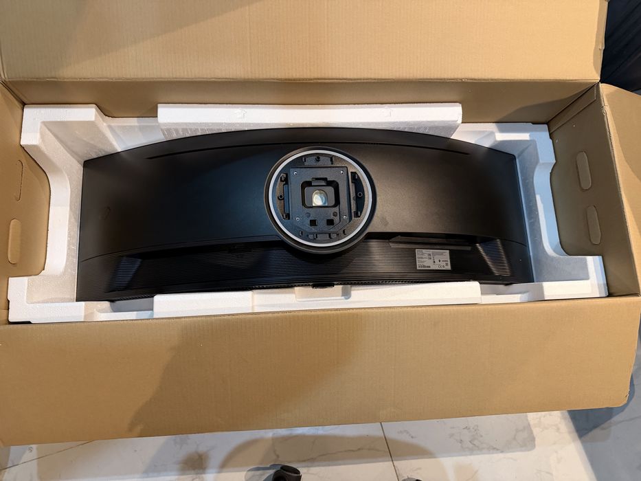 SAMSUNG Odyssey G9 240Hz 49’’ Застрахован, с гаранция