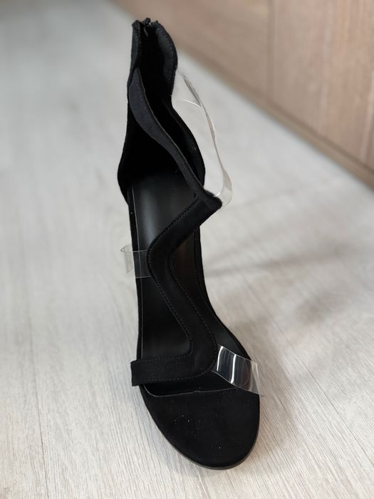 Обувки с висок ток