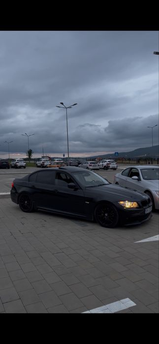 BMW E90 facelift 320i