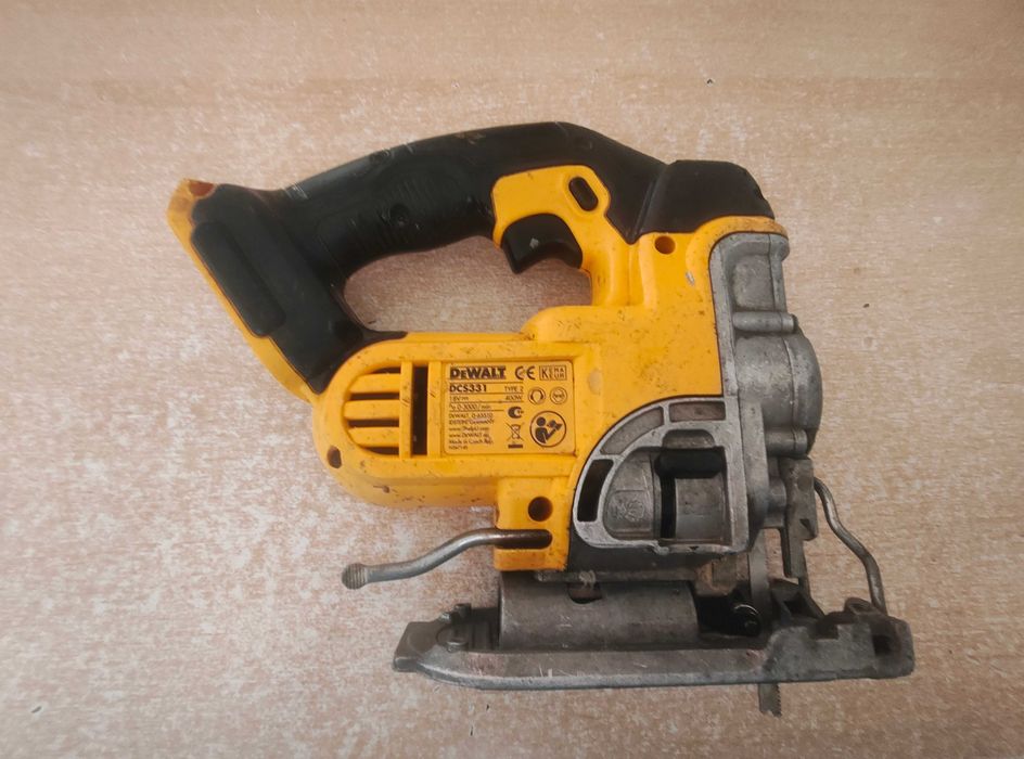 fierastrau pendular dewalt 18v dcs331