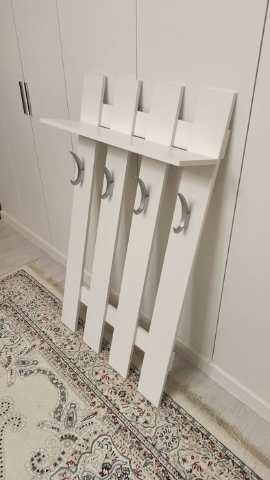 Продам вешалку в прихожую