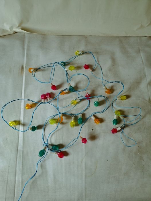 Ёлочные игрушки, ёлка,мишура.