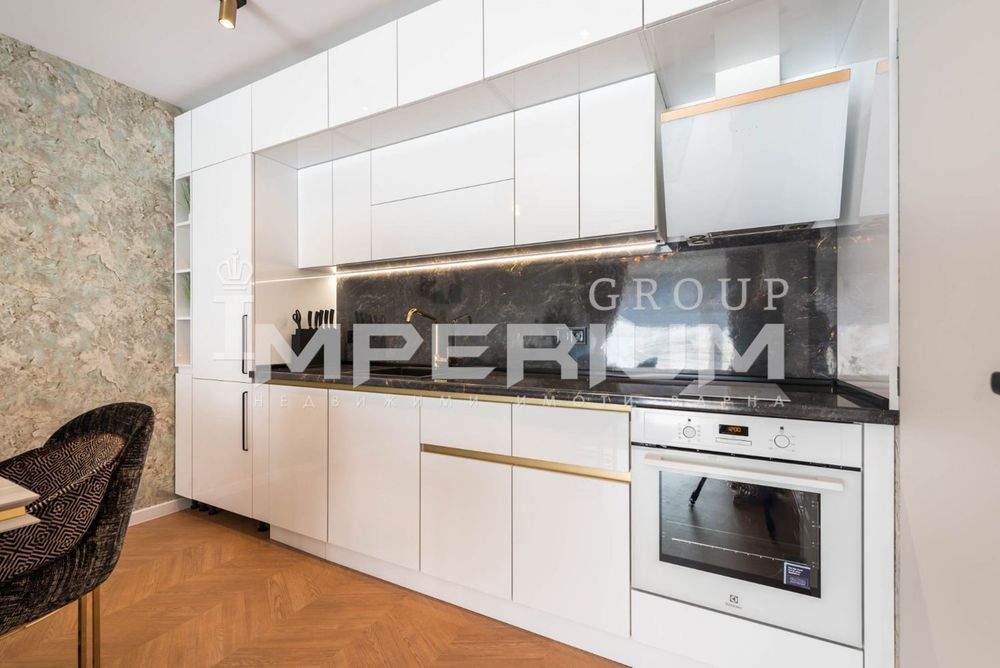 Дава се под наем Тристаен апартамент в Варна, Централна поща - 100 кв.м за 1000 € - Снимка #8