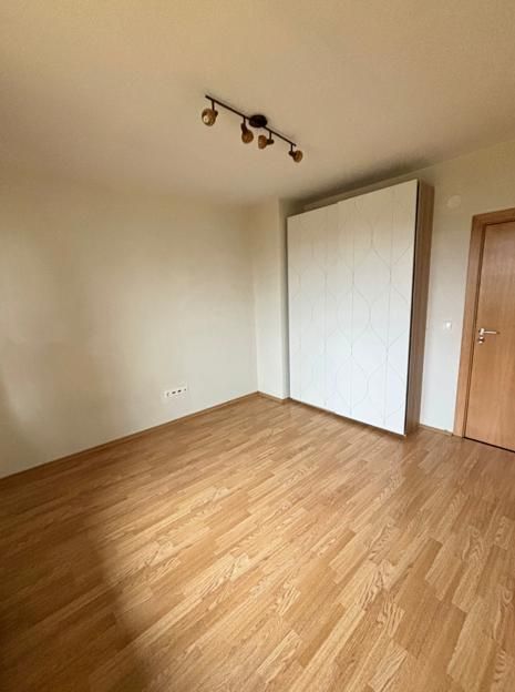 Дава се под наем Къща в Божурище - 300 кв.м за 1500 € - Снимка #5