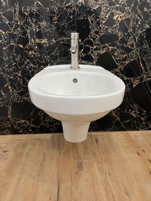 Vand bideu suspendat cu robinet, set complet
