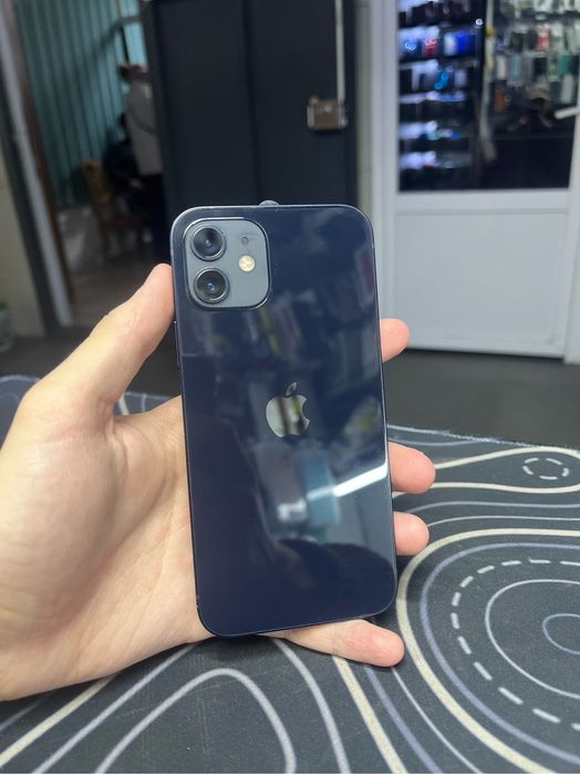 Продам iPhone12.