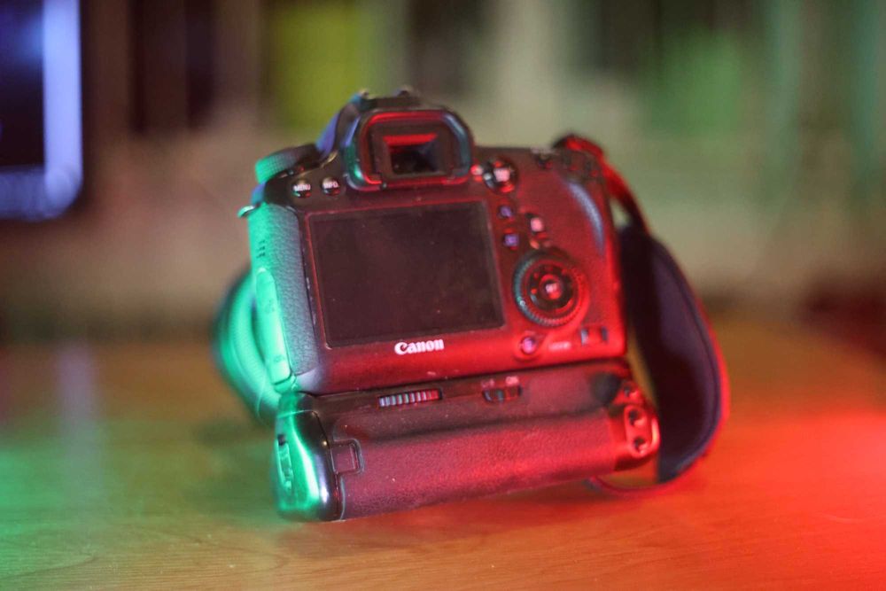 Продам 2 фото аппарата 6d  б/у