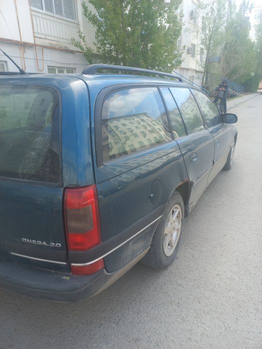 Продам машину опель омега