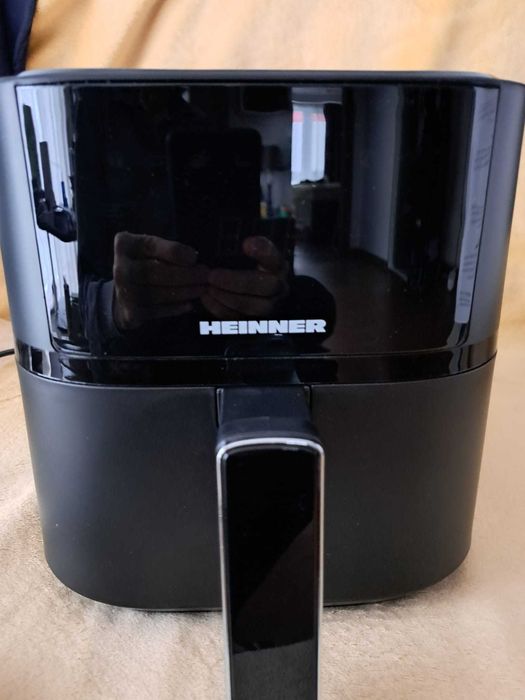 Friteuza cu aer cald Heinner HAF-B4BK1500
