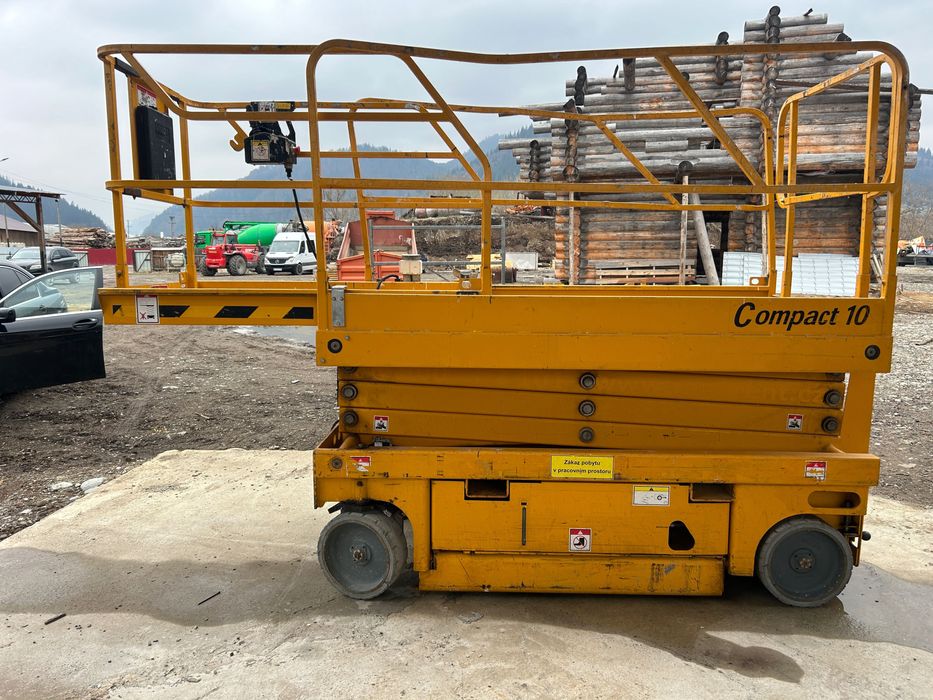 Inchiriez nacela electrică,tip foarfecă COMPACT 10 de închiriat