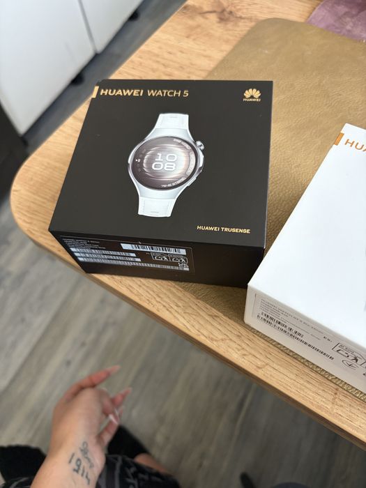 ЧИСТО НОВ Huawei Watch 5 42mm LTE White (24 м. гаранция към А1)
