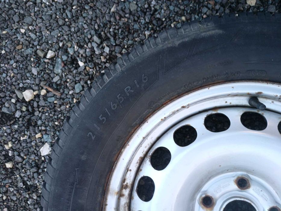 Vând roți cu anvelope iarnă